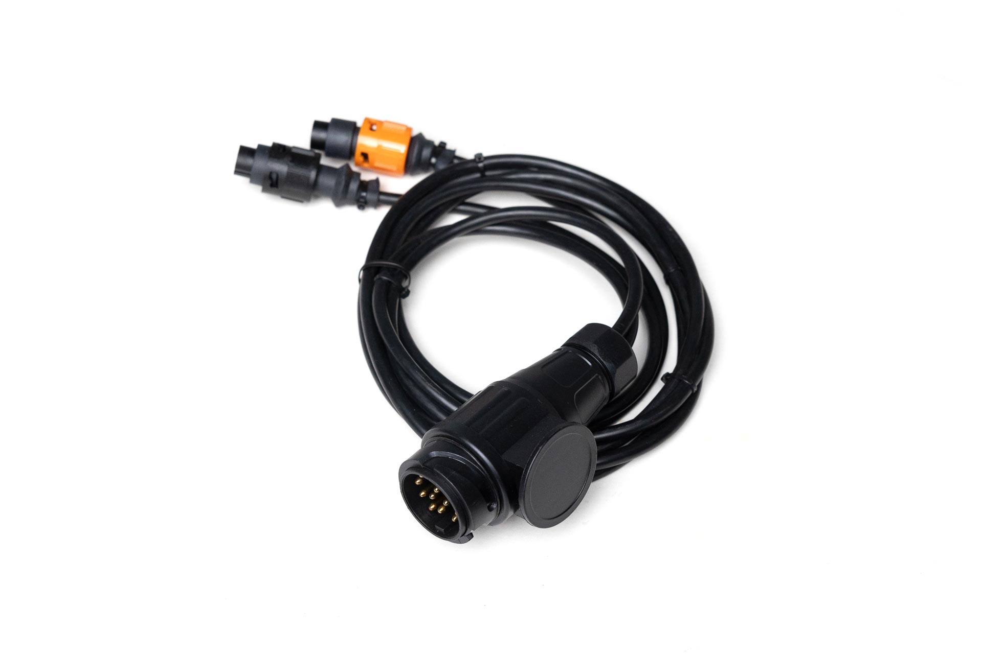Cableado de pilotos con clavija de 13 polos para TowBox V3 y EVO, diseñado para asegurar una conexión eléctrica segura y una óptima visibilidad en carretera.