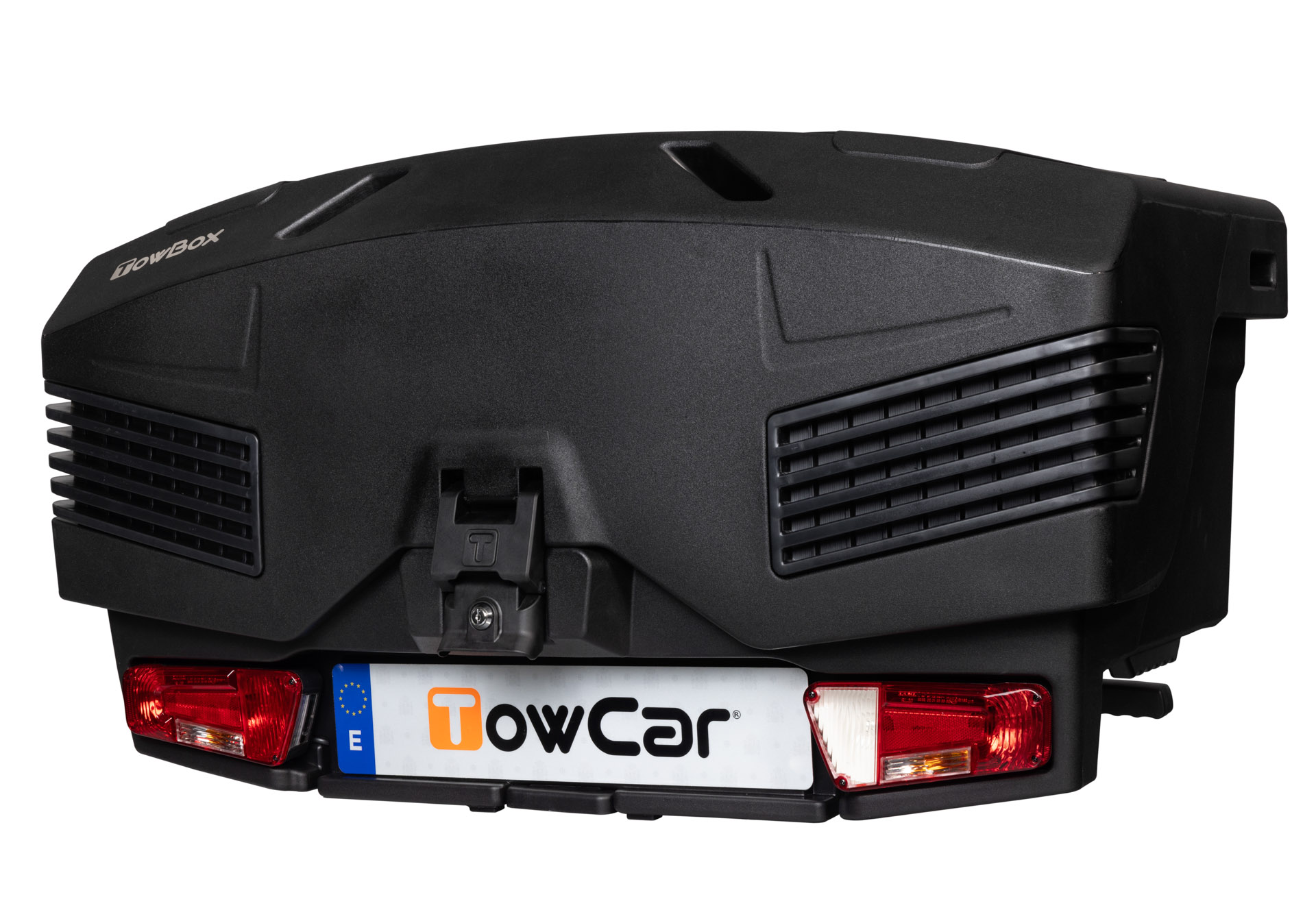 TowBox EVO instalado en un vehículo, ofreciendo una solución compacta y funcional para ampliar la capacidad de carga en cualquier viaje.