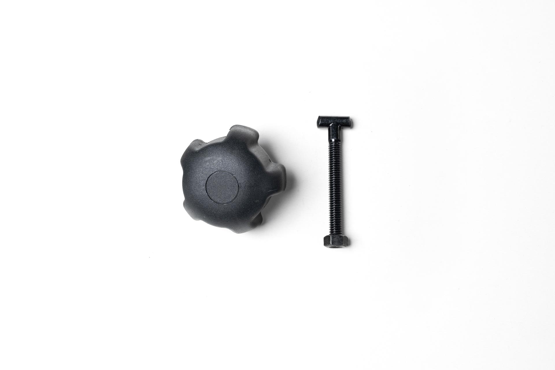Pomo para el sistema abatible del portabicicletas TowCar T4, diseñado para facilitar el acceso al maletero y asegurar un funcionamiento cómodo y seguro.