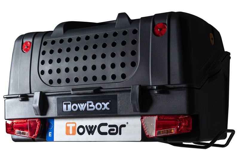 TowBox V1 Urban color negro instalado en un vehículo, ofreciendo una solución práctica y versátil para aumentar la capacidad de carga.