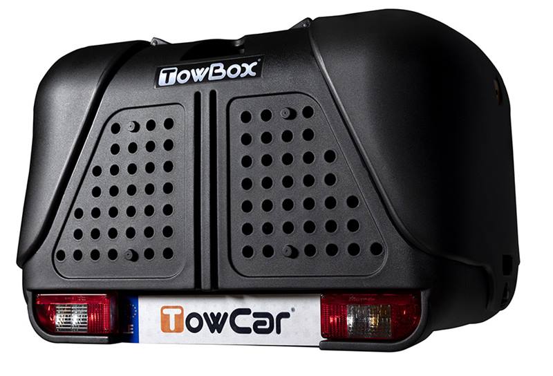 TowBox V2 color negro instalado en un vehículo, diseñado para ampliar la capacidad de carga y transportar animales de forma segura y cómoda.